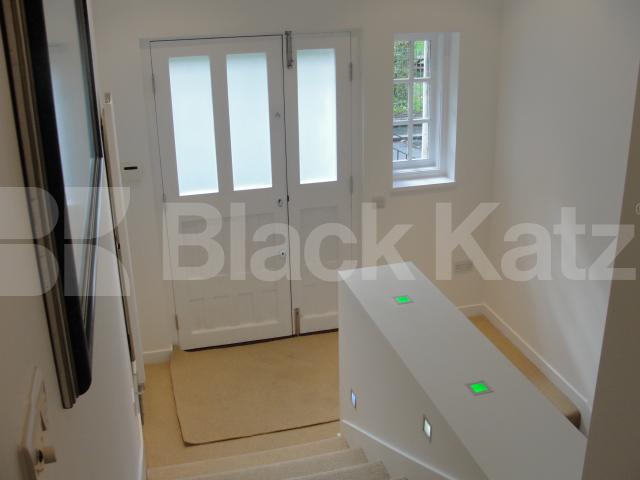			LET, 1 Bedroom, 1 bath, 1 reception Apartment			 The Academy, Lawn Lane, Vauxhall